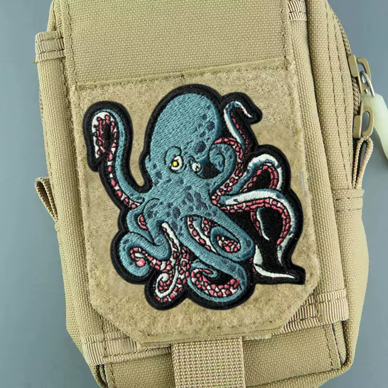 Patch brodé de poulpe sur vêtements