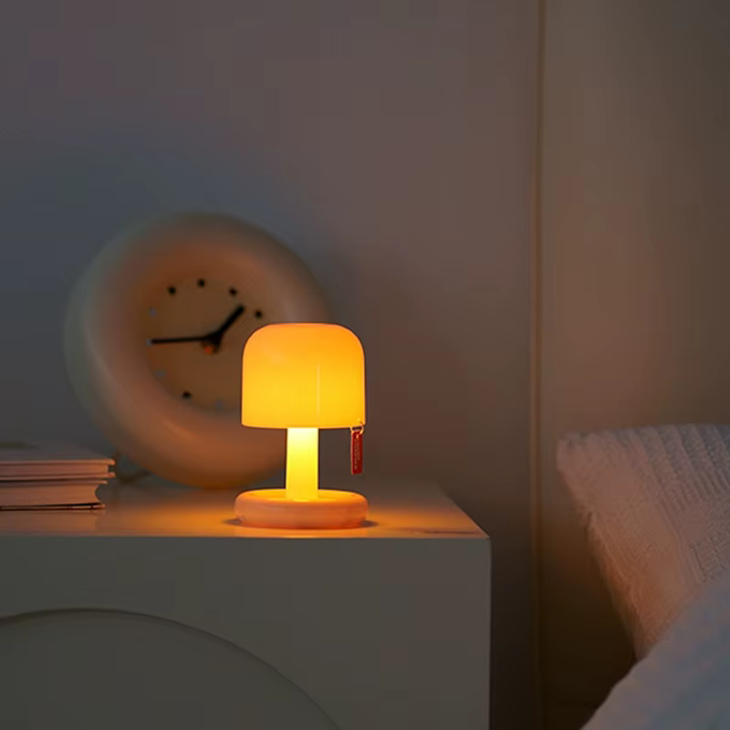 Lampe LED Mini Champignon Rechargeable USB, Veilleuse Ambiante Coucher de Soleil, Lampe de Table Portable pour Décoration de Chambre et Chevet - Déstockage