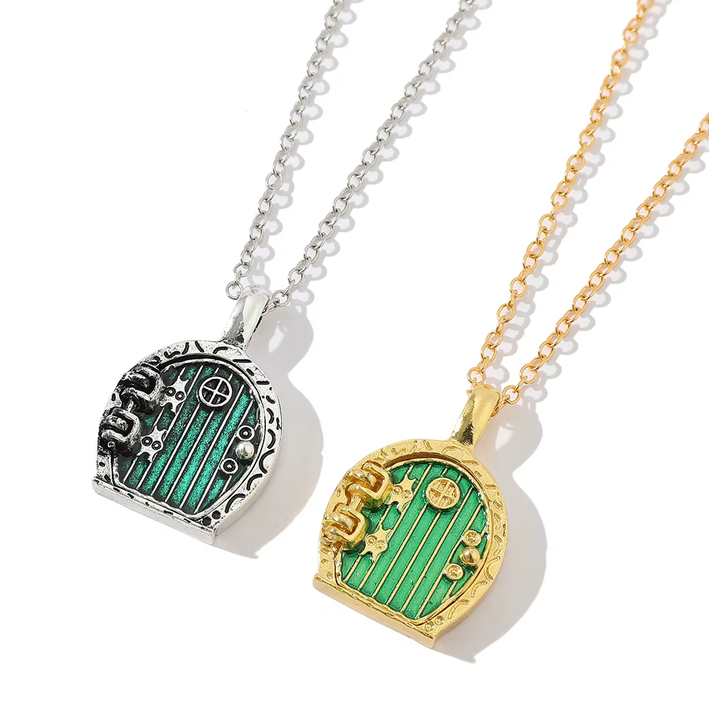 Collier de porte Hobbit du Seigneur des Anneaux – Pendentif bicolore, cadeau pour fans de bijoux de la terre du Moyenne, Inspiration de la Maison de Bilbo