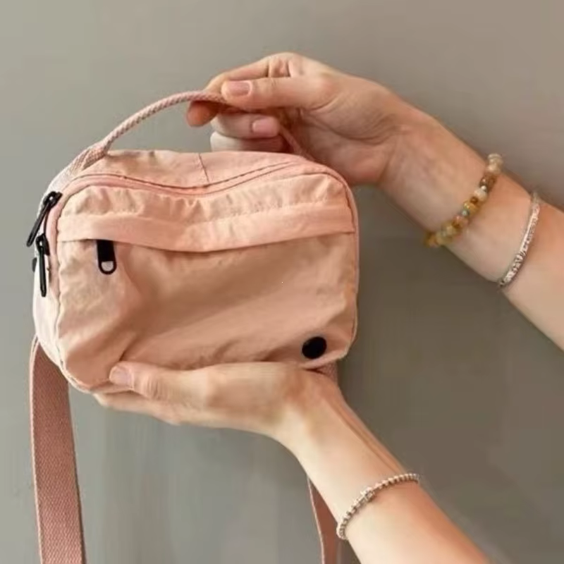 Sac bandoulière carré en toile de nylon coloré, léger et imperméable, pour téléphone portable, nouvelle collection 2026