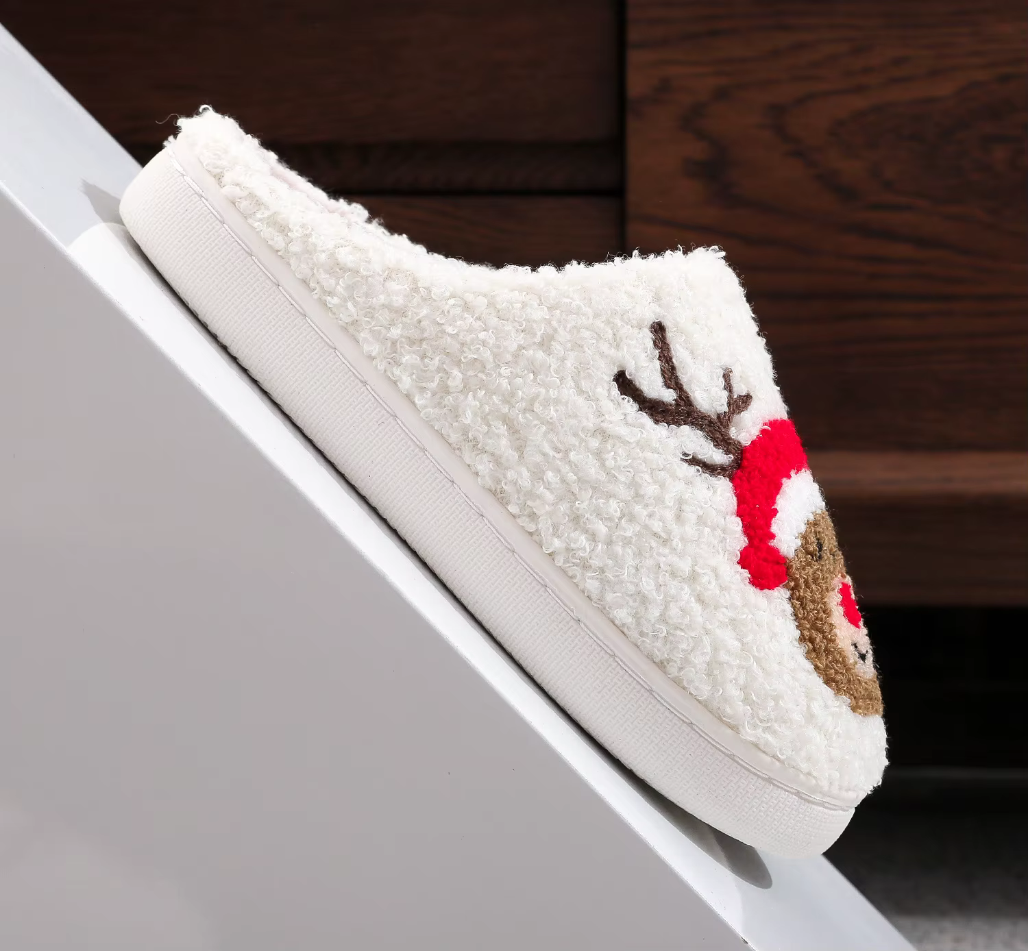 Hiver noël femmes maison pantoufles hommes intérieur doux sandales antidérapantes Couples chaud en peluche diapositives plates adultes unisexe belles chaussures