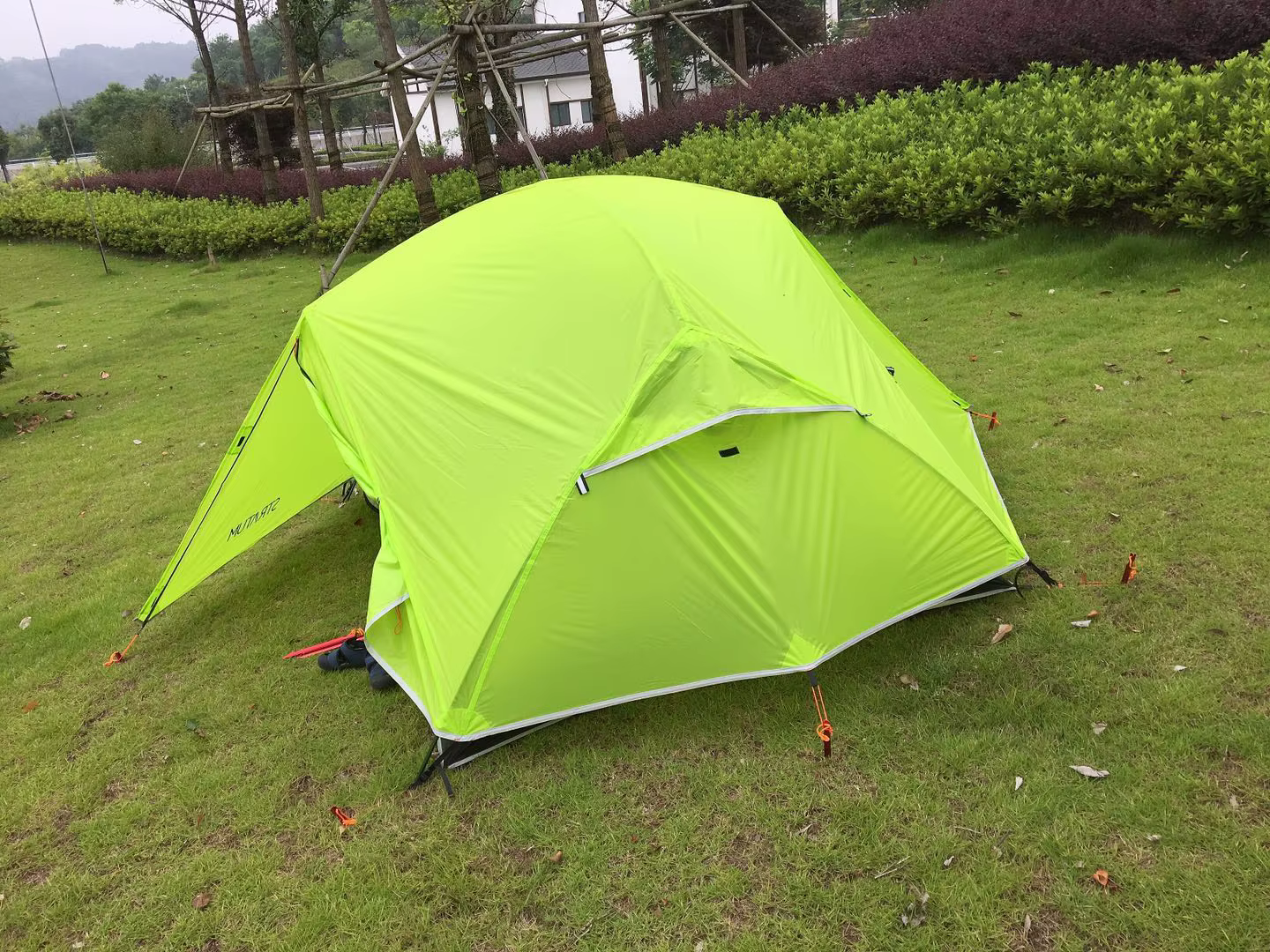 Tente de randonnée enduite de silicone