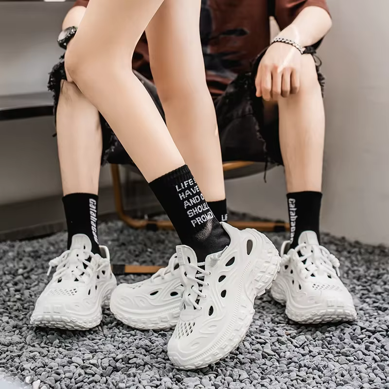 2025 nouveaux amoureux de la mode d'été sandales EVA Baotou sandales pour hommes en plein air fond épais trou chaussures de luxe plage hommes chaussures de jardin