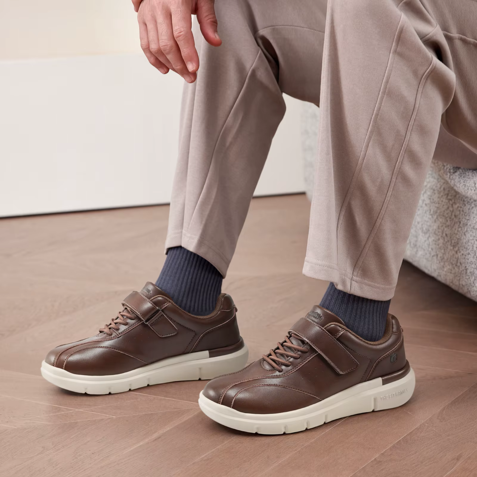 Chaussures de marche larges pour hommes
