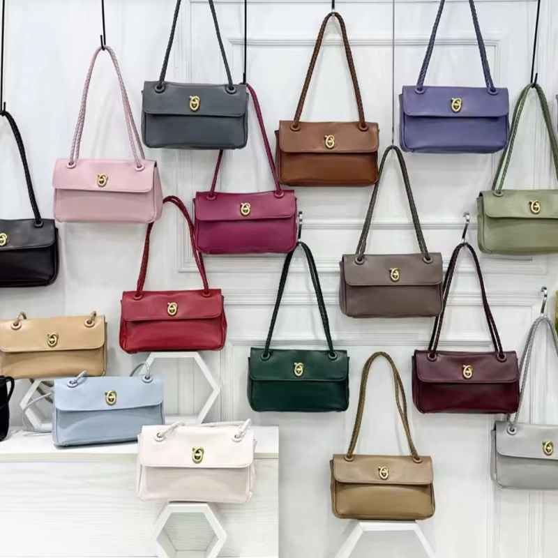 VM FASHIO NKISS Sac sous les bras pour femme Sac à bandoulière semi-abatte de couleur unie Sac à bandoulière en cuir PU souple adapté à toutes les saisons