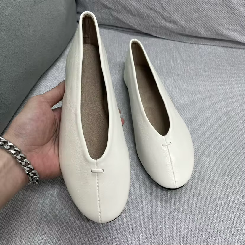 Chaussures plates confortables en cuir à bout rond pour femme, style ballerines décontractées à enfiler, idéales pour le quotidien