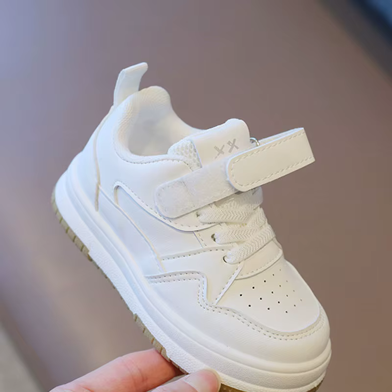 Chaussures blanches pour enfants printemps et automne chaussures de sport pour enfants anti-dérapant léger garçons chaussures de planche semelle souple bébé chaussures décontractées