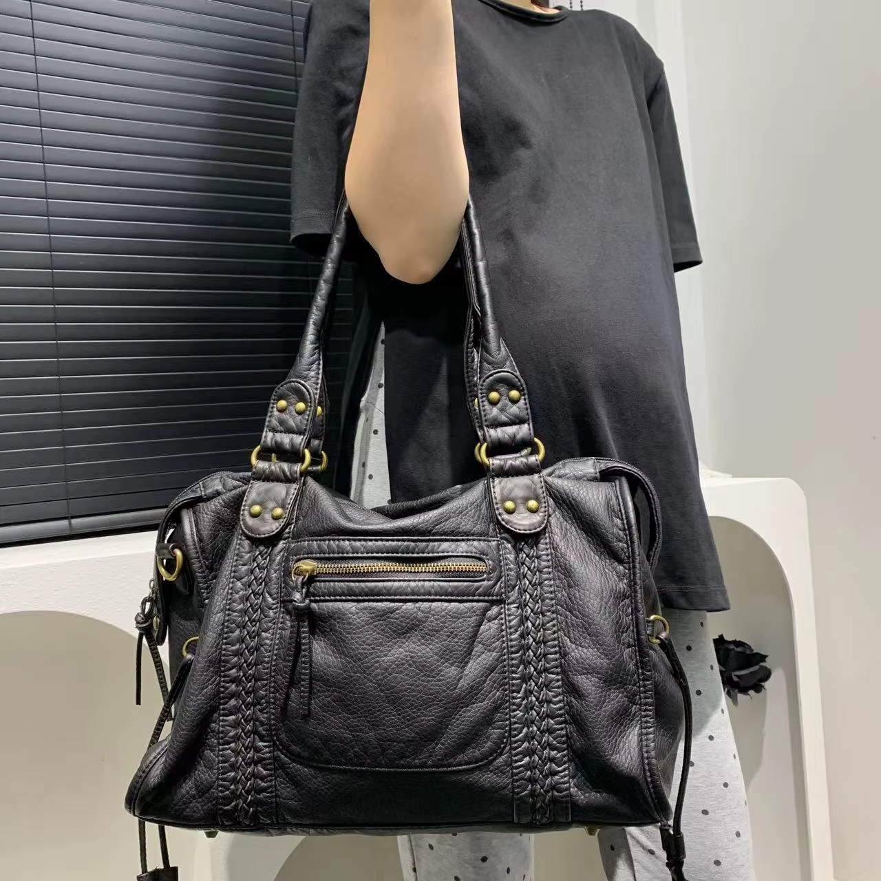 Y2K – sac à bandoulière asymétrique épaule dénudée pour fille épicée, sac de moto Vintage en cuir souple lavé, sac de grande capacité