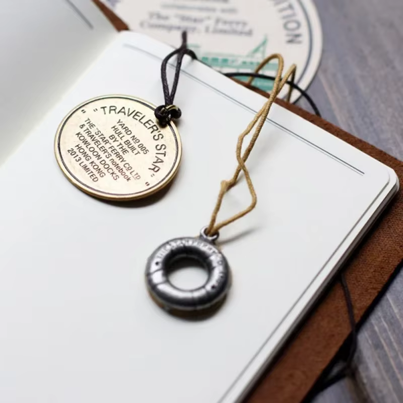 Pendentif étoile de ferry vintage Fromthenon pour carnet de voyage