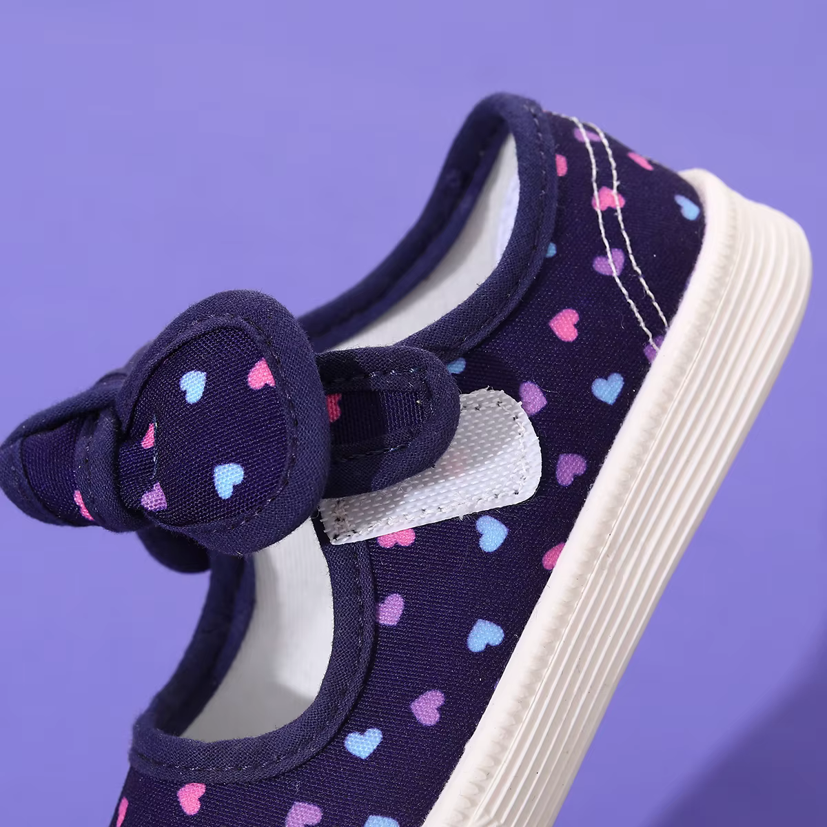 Chaussures en toile pour filles, baskets décontractées avec joli nœud et imprimé Velcro, design large adapté à l'intérieur et à l'extérieur en toutes saisons