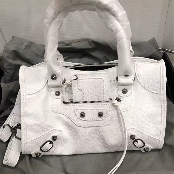 Sacs à main 2026 Nouvelle Tendance Hiver Sacs de Voyage en Faux Daim Sacs Moto Tendance pour Femme Sacs Bandoulière de Luxe pour Femme