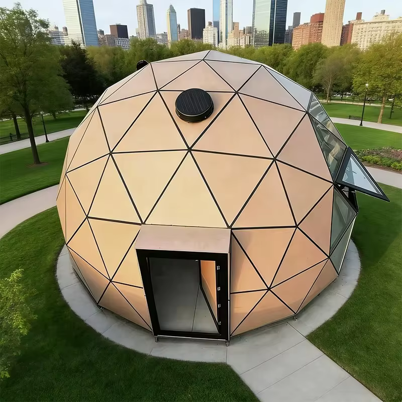 Dôme géodésique en verre et bois pour glamping