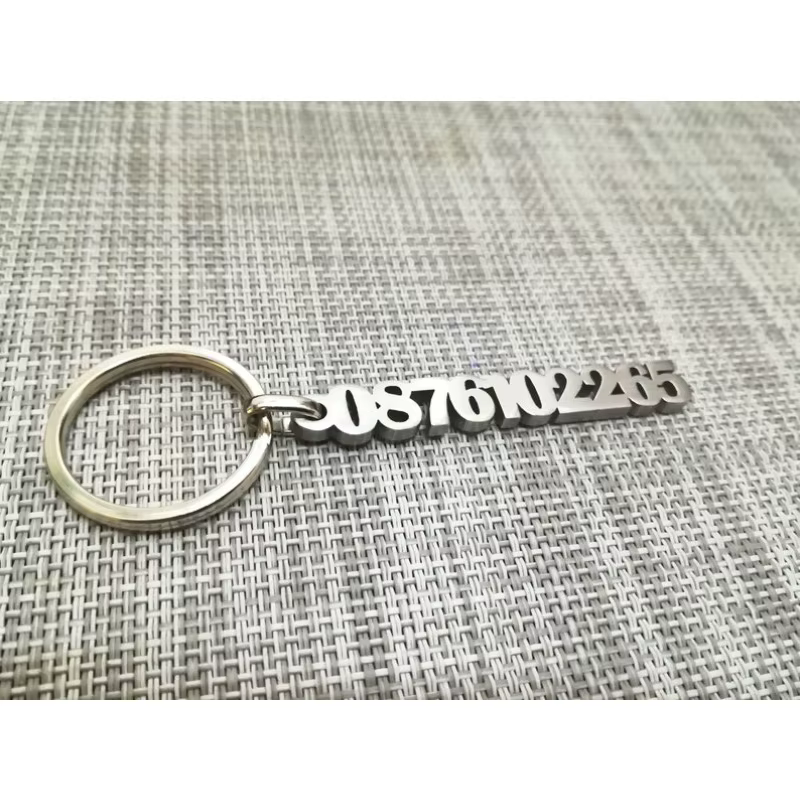 Porte-clés numérique personnalisé, porte-clés avec numéro de téléphone personnalisé, accessoire de clés élégant et durable pour tous les jours, cadeau idéal pour les amis et la famille