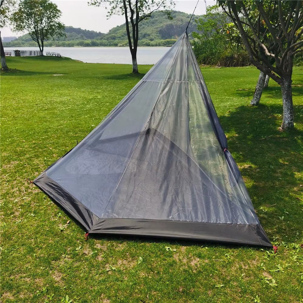 Tente pyramide ultralégère