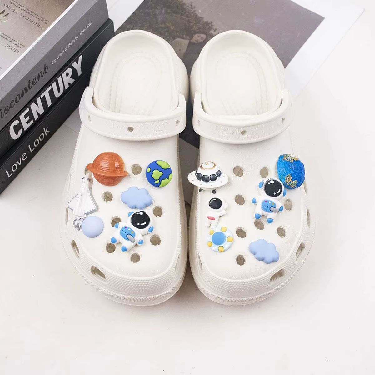 [Sans chaussure] Accessoires DIY pour chaussures à trous de la série Spaceman : Breloques créatives en forme de soucoupe volante et planète spatiale