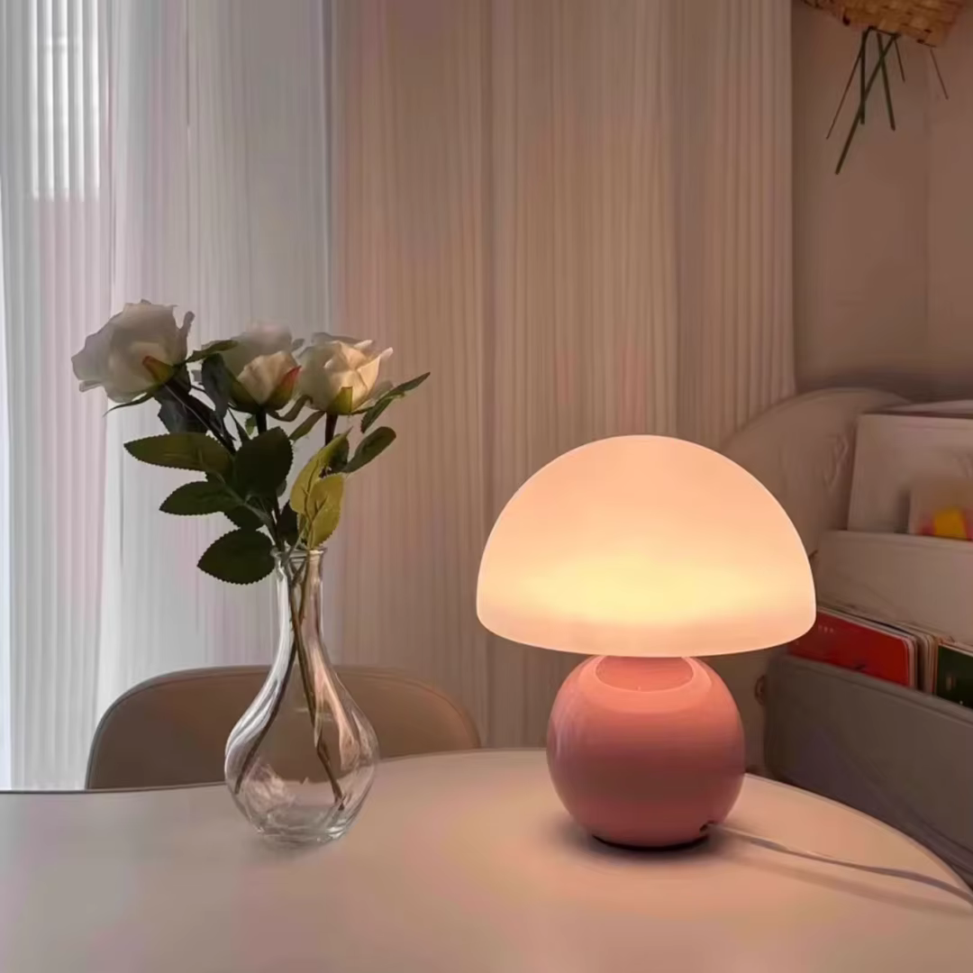Une lampe de table décorative à prise USB rose/orange/rouge/blanc/beige pour lampe décorative de chambre, veilleuse, lampe de bureau.