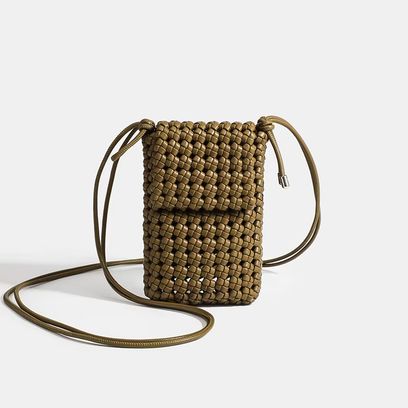 2025 sacs à bandoulière mode niche tissé sac à bandoulière populaire de cette année sac creux de haute qualité pour femmes