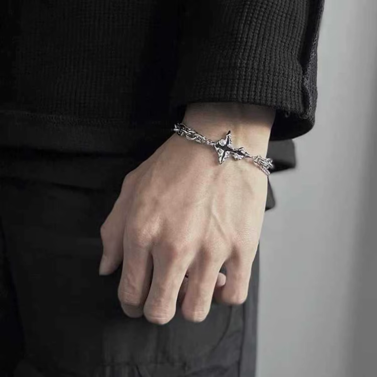 Bracelet croix foncée à la mode pour hommes, chaîne en acier inoxydable, bijoux, cadeau hypoallergénique et accessoires de bracelets Punk de fête
