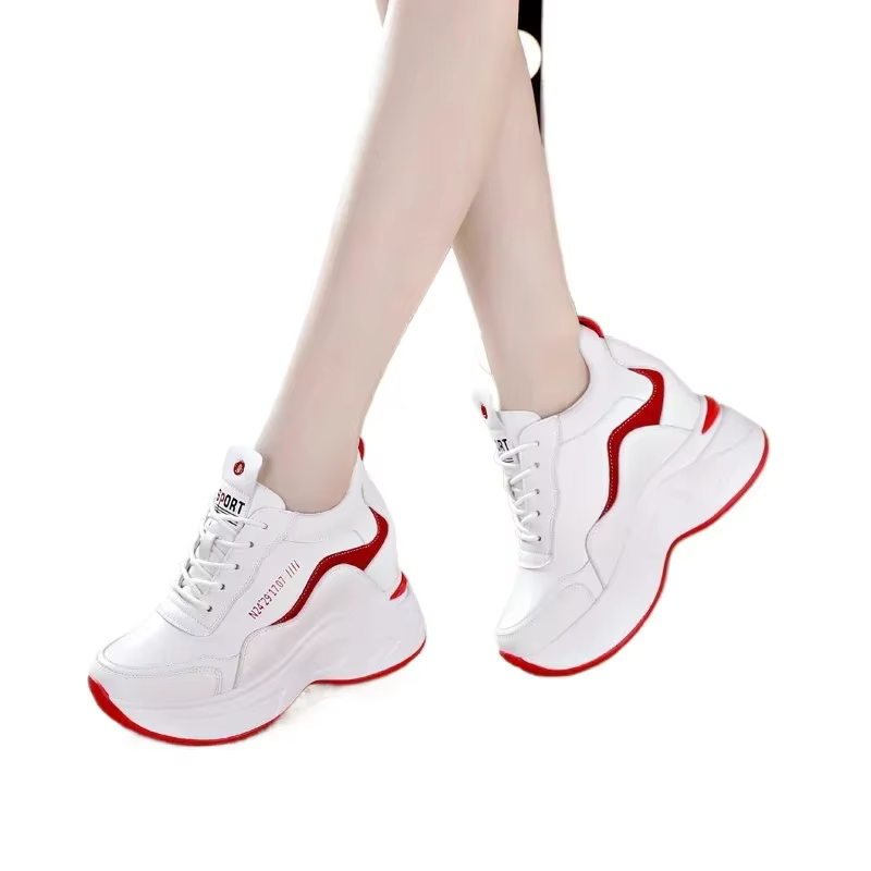 2025 nouveaux talons hauts compensés Sport de plein air printemps blanc chaussures chaussures décontractées respirantes femmes en cuir plate-forme baskets rouge