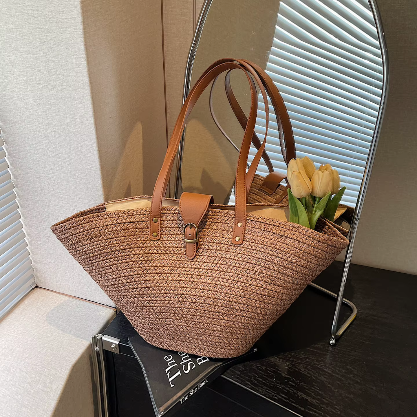 Sac à bandoulière en paille tressée grande capacité pour femme, style panier, fait main, nouvelle collection printemps-été 2026, idéal pour les vacances à la plage