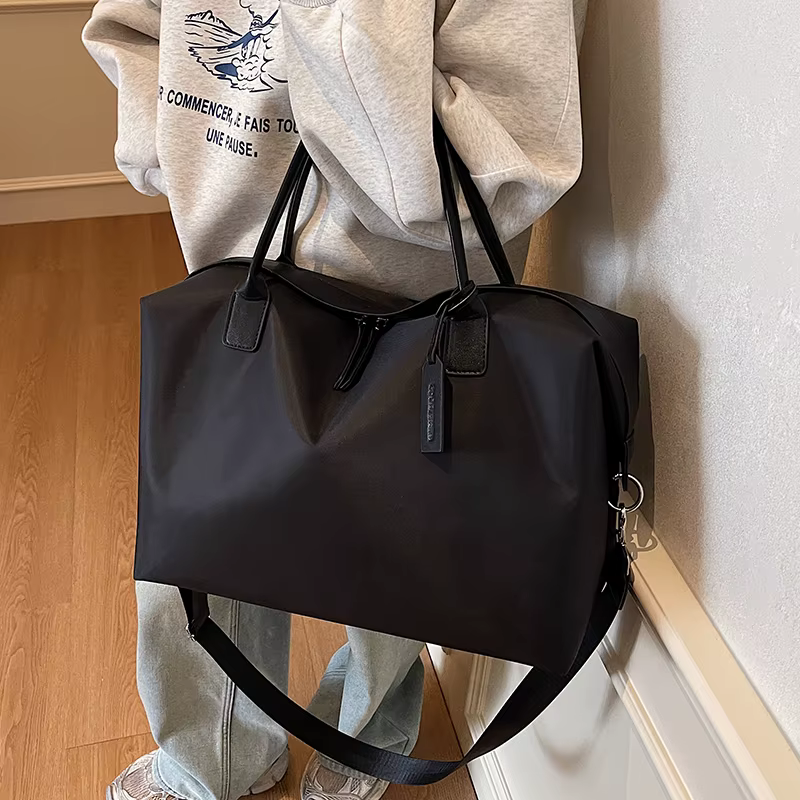 Sac à main tendance de grande capacité avec accents en cuir, simple et polyvalent, un incontournable pour les trajets quotidiens et le shopping