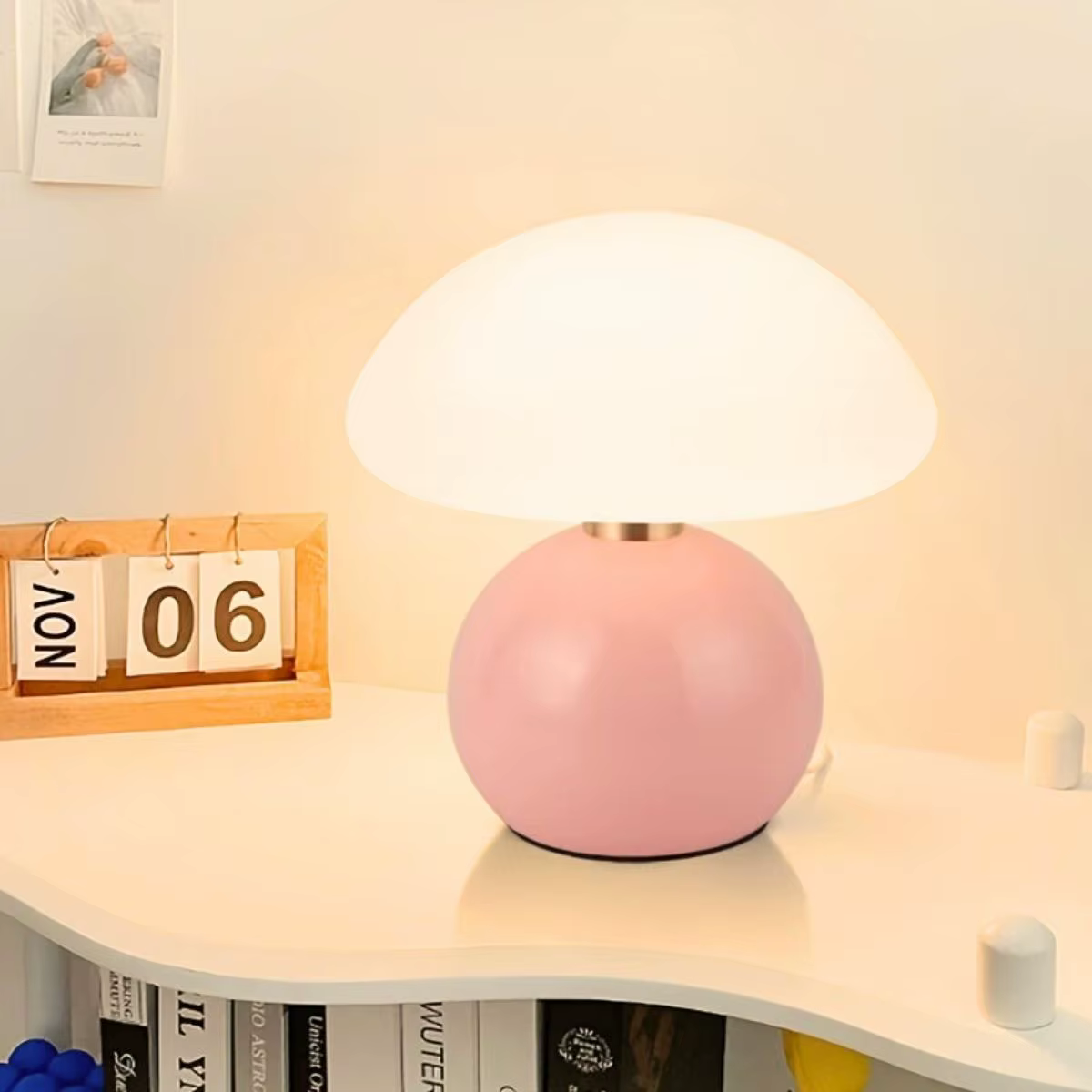 Une lampe de table décorative à prise USB rose/orange/rouge/blanc/beige pour lampe décorative de chambre, veilleuse, lampe de bureau.