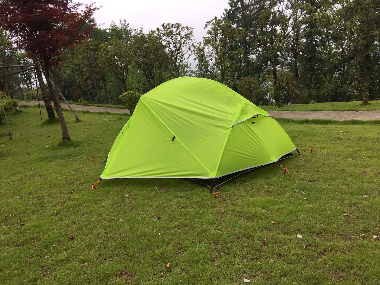 Tente de randonnée enduite de silicone