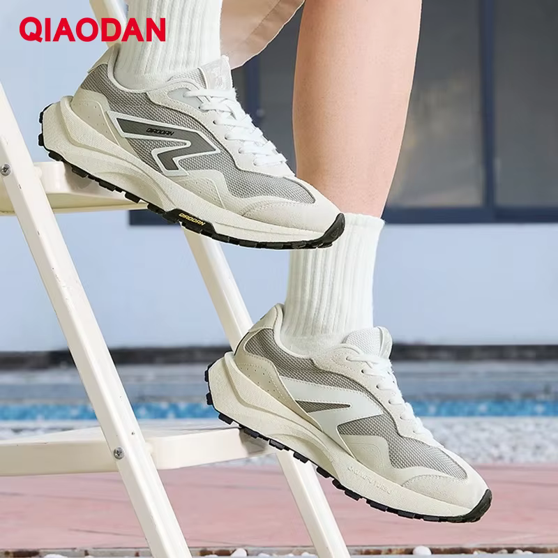 QIAODAN DUBAI 4.0 chaussures de marche pour hommes 2025 nouveau Vintage semelle en caoutchouc maille respirant confort décontracté antidérapant Snwakers QXL043252407