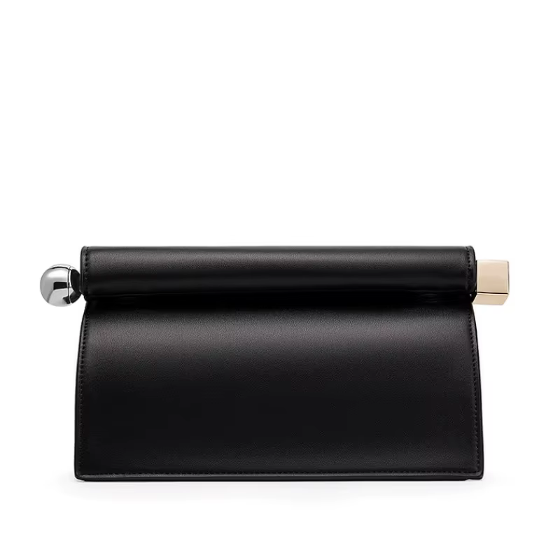 Un nouveau sac d'embrayage enroulé de luxe, à la mode et de niche pour femmes, un sac à bandoulière polyvalent à chaîne pliante à une épaule