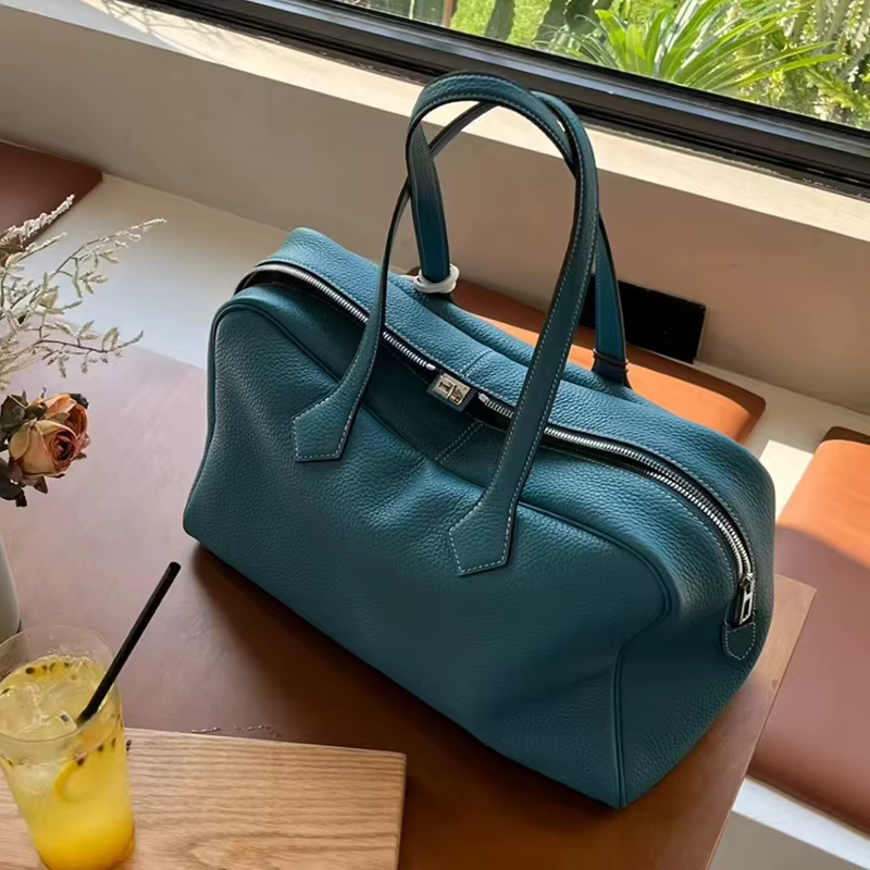 Sac fourre-tout Boston bleu tendance, multifonctionnel, grande capacité, sac bowling à porter sous le bras, motif litchi, sac à bandoulière polyvalent pour les trajets quotidiens
