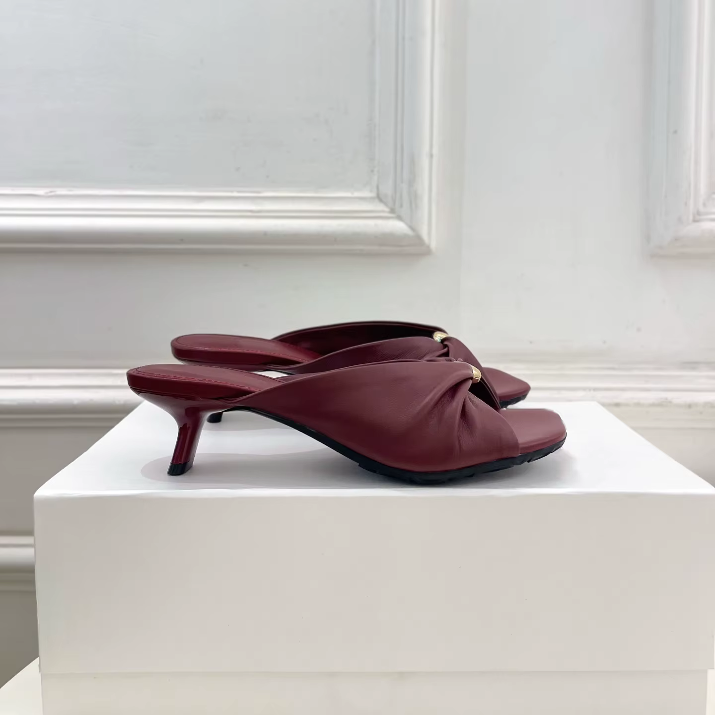 Chaussures pour femmes, pantoufles à talons moyens, taille 35-42, en cuir véritable, décoration métallique, escarpins d'été, chaussures de créateur, Zapatos De Mujer