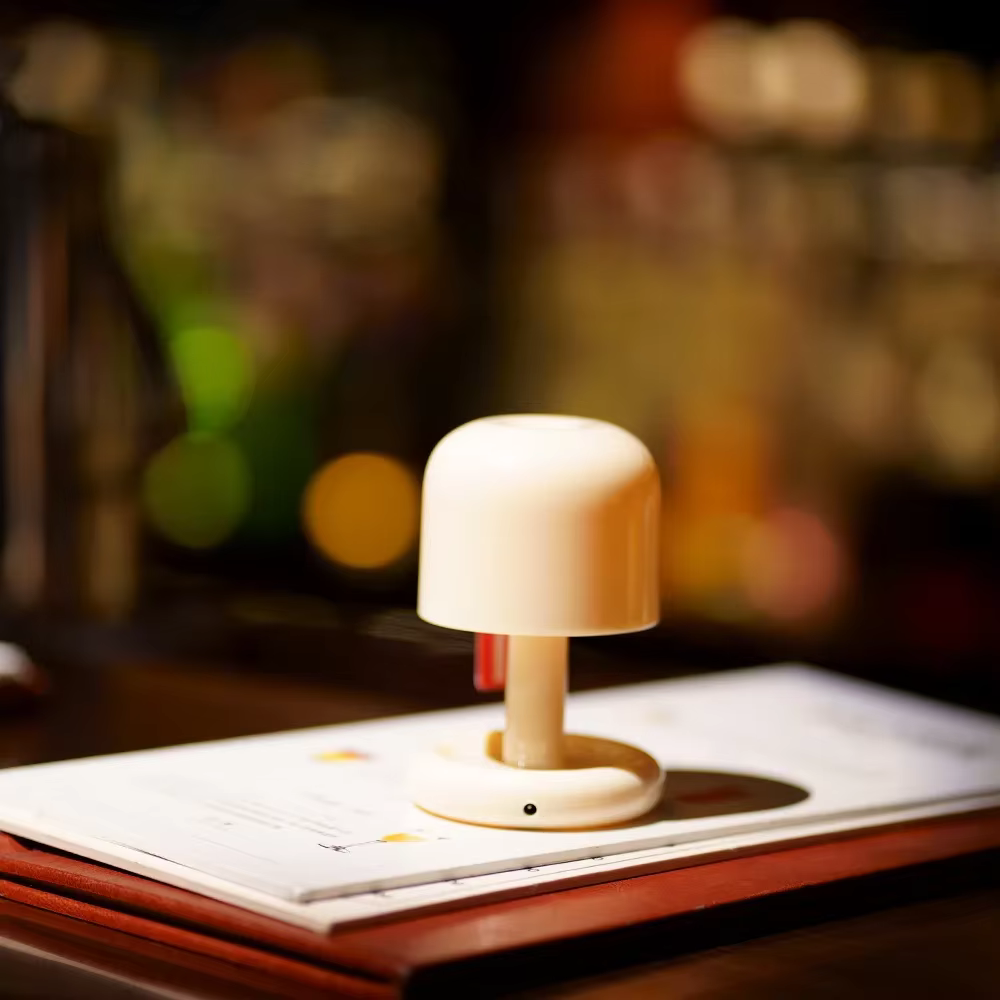 Lampe LED Mini Champignon Rechargeable USB, Veilleuse Ambiante Coucher de Soleil, Lampe de Table Portable pour Décoration de Chambre et Chevet - Déstockage