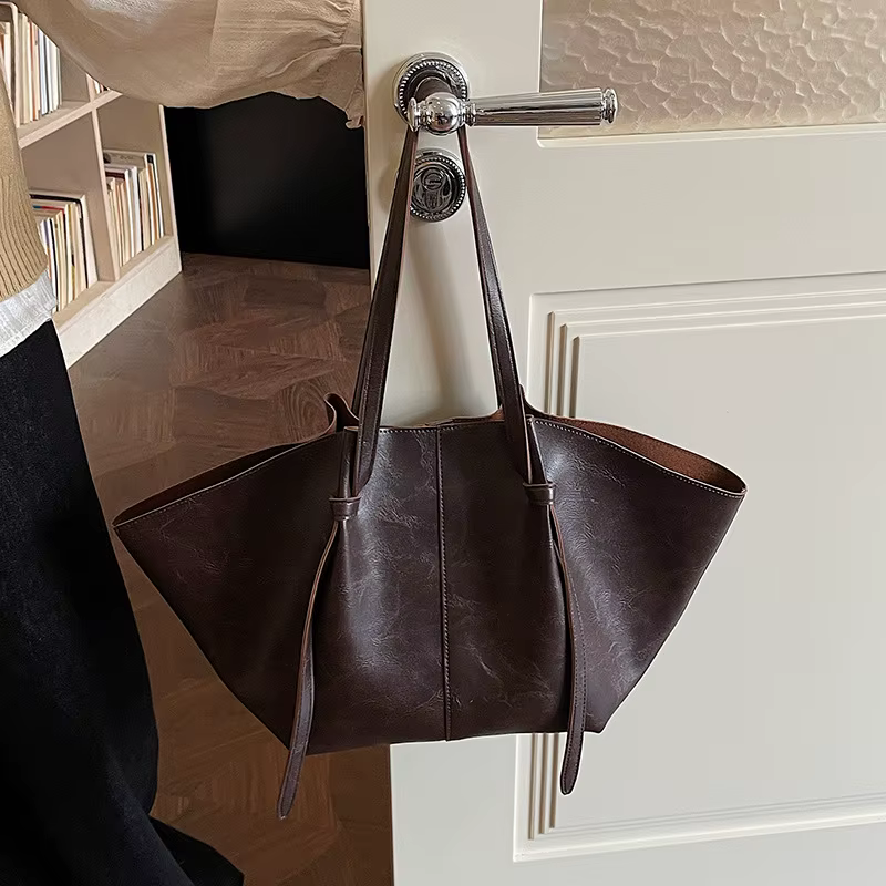Sac fourre-tout rétro grande capacité, nouveau style 2026, sac de banlieue à bandoulière unique, sac de shopping populaire transfrontalier
