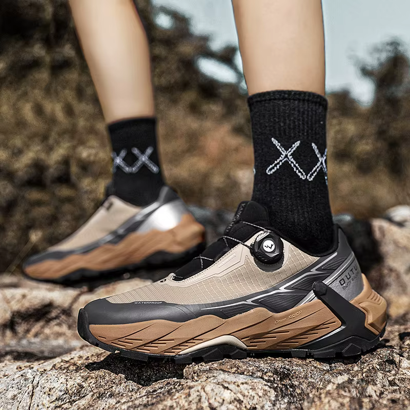 Nouvelles chaussures de randonnée pour hommes montagne