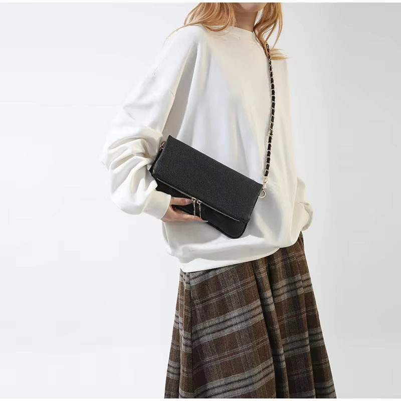 Sac à bandoulière avec texture litchi galets, sac à bandoulière Compact et Chic avec chaîne sous les bras, petit sac carré élégant et tendance pour femmes