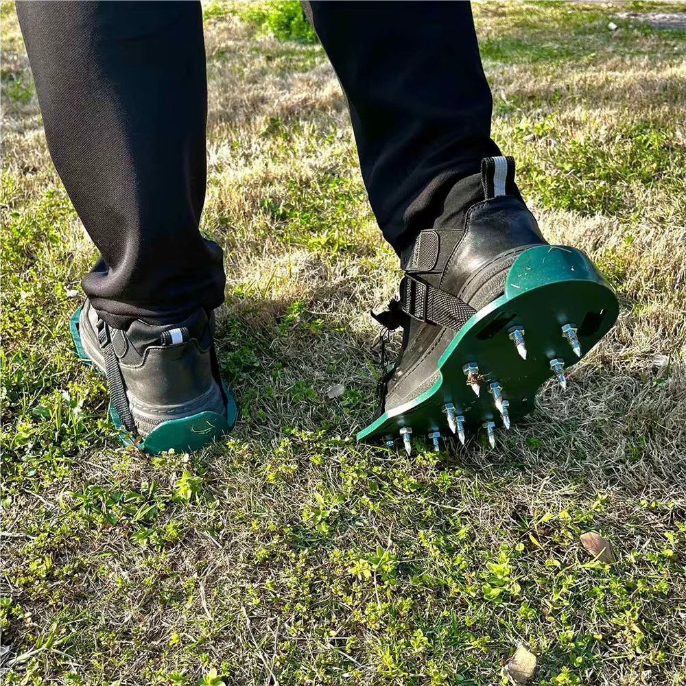 Chaussures d'aération de pelouse haut de gamme avec 5 clous en acier de 5 cm pour l'aération et la culture de l'herbe, outil de jardinage auto-nivelant