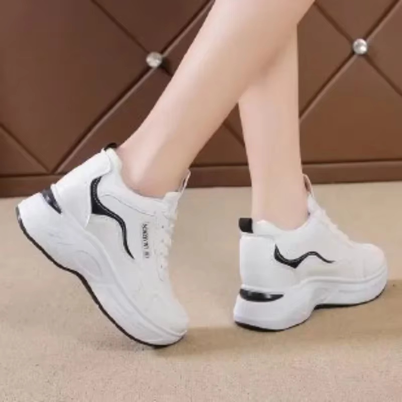 2025 nouveaux talons hauts compensés Sport de plein air printemps blanc chaussures chaussures décontractées respirantes femmes en cuir plate-forme baskets rouge