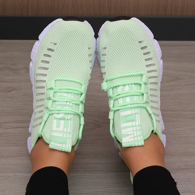 Chaussures de sport à plateforme pour femmes avec un design tendance et à la mode, respirantes, confortables, chaussures de randonnée en plein air, chaussures décontractées pour la marche