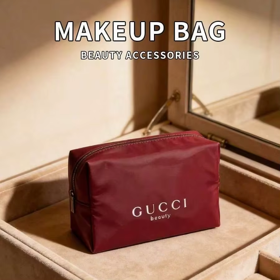 Sac Gucci Gucci en toile rouge durable, grande capacité, sac de maquillage, organisateur de voyage et de bureau multifonctionnel de luxe, élégant pour les vacances