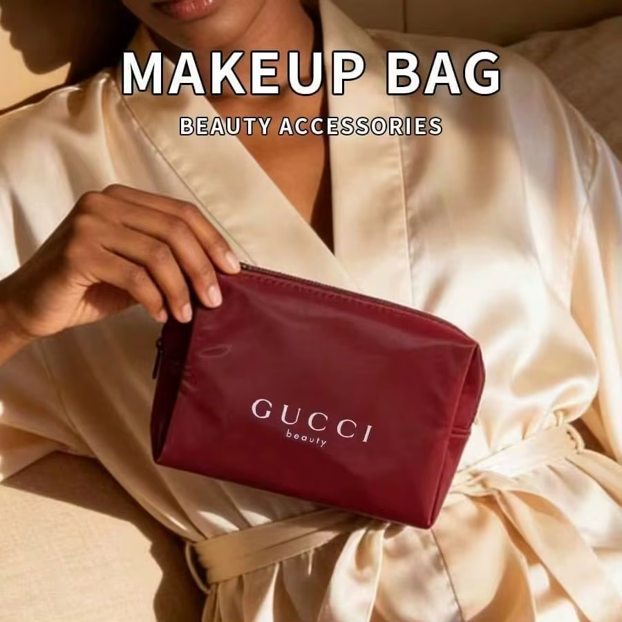 Sac Gucci Gucci en toile rouge durable, grande capacité, sac de maquillage, organisateur de voyage et de bureau multifonctionnel de luxe, élégant pour les vacances