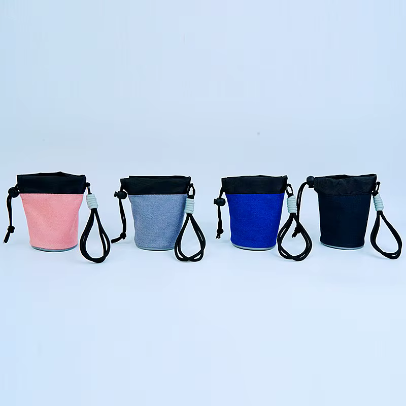 Distributeur de sacs à excréments pour chien portable