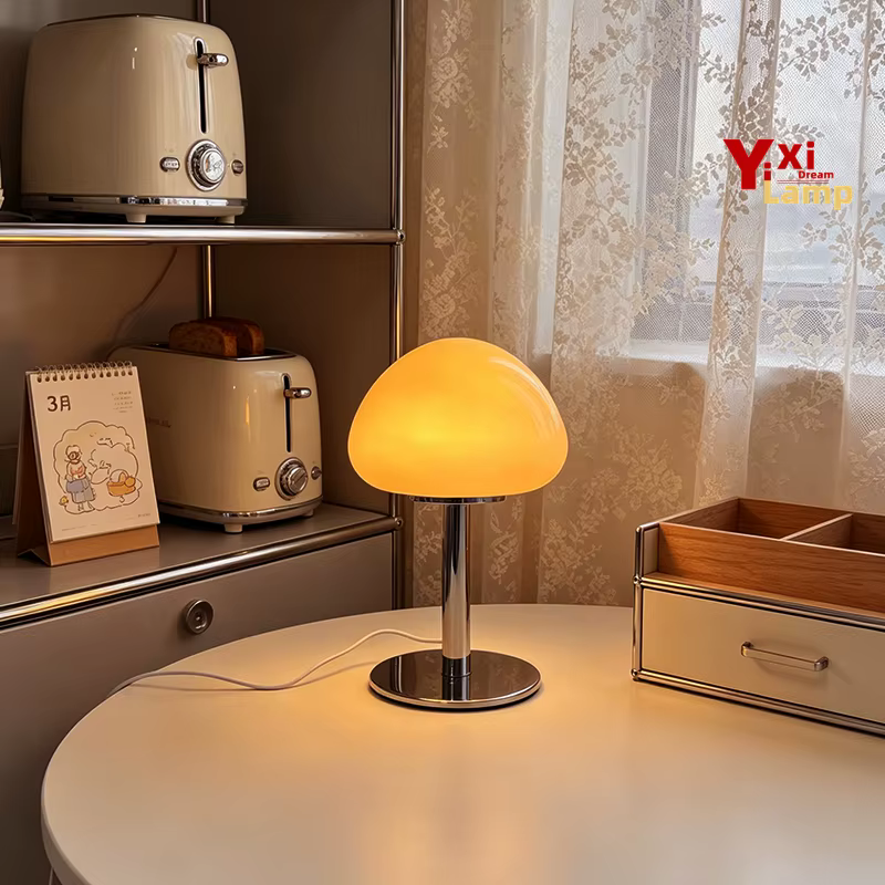 Lampe de bureau en verre de Murano en forme de petit champignon, lampe rétro contemporaine à intensité variable, lumière décorative pour cafés, buffets et coins douillets