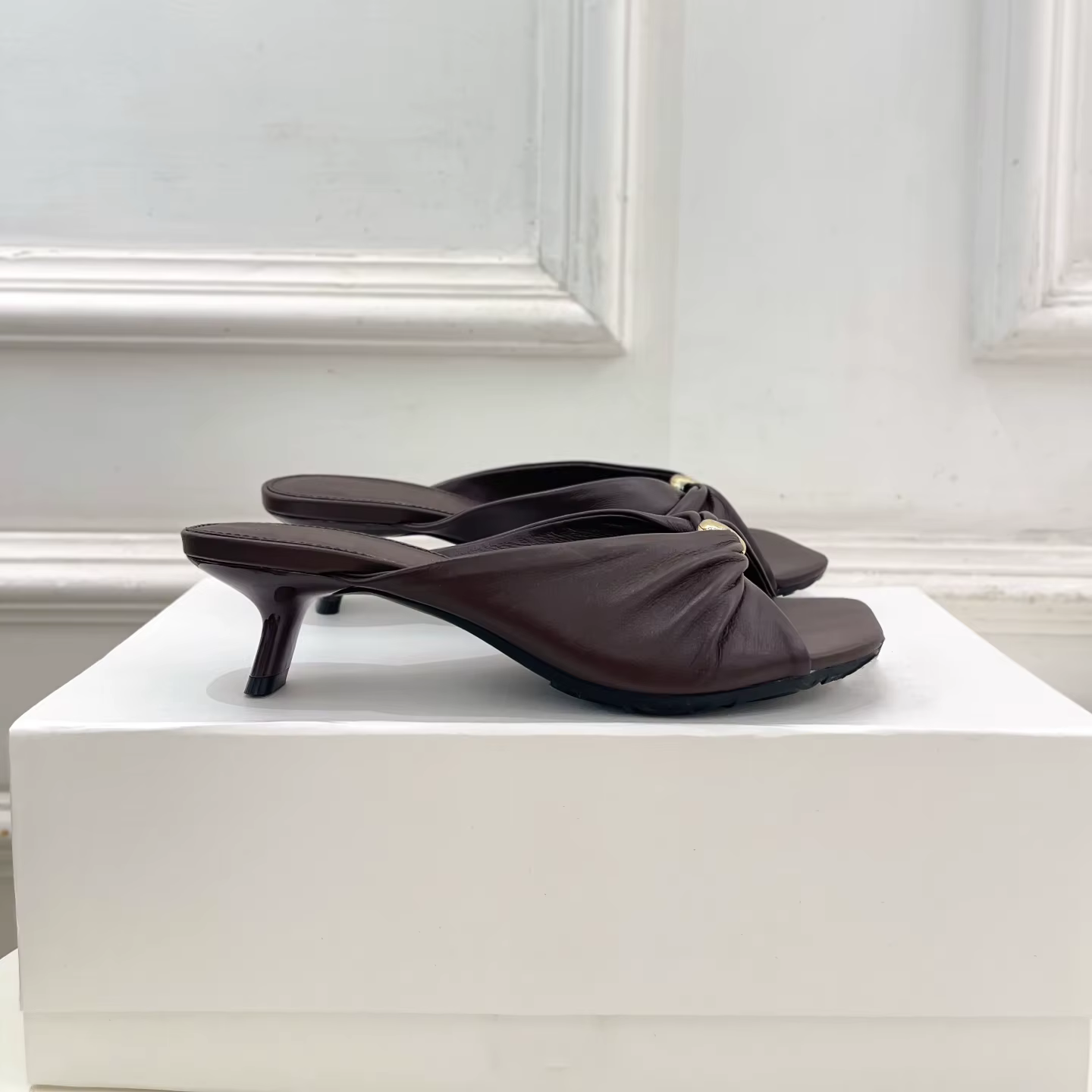 Chaussures pour femmes, pantoufles à talons moyens, taille 35-42, en cuir véritable, décoration métallique, escarpins d'été, chaussures de créateur, Zapatos De Mujer
