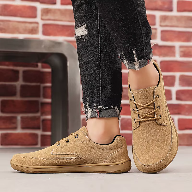 Chaussures décontractées en daim à bout large pour hommes, chaussures de marche beiges à semelles épaisses et à lacets, adaptées également aux tailles de bottes en Denim de Style rétro de styliste