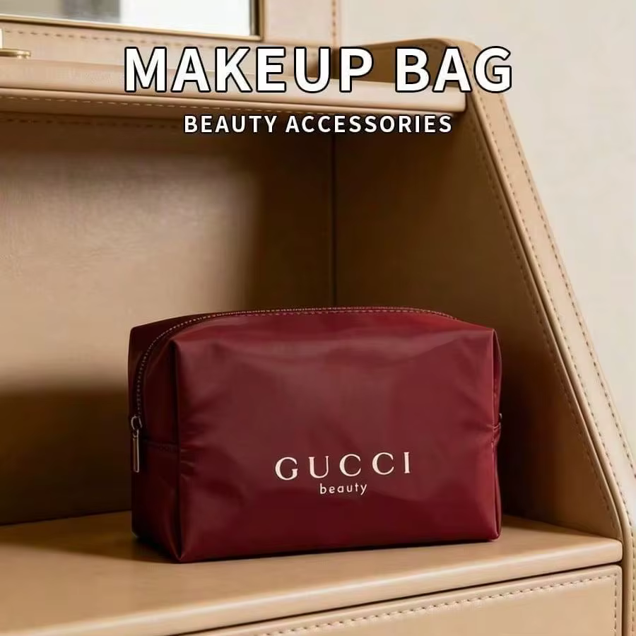 Sac Gucci Gucci en toile rouge durable, grande capacité, sac de maquillage, organisateur de voyage et de bureau multifonctionnel de luxe, élégant pour les vacances