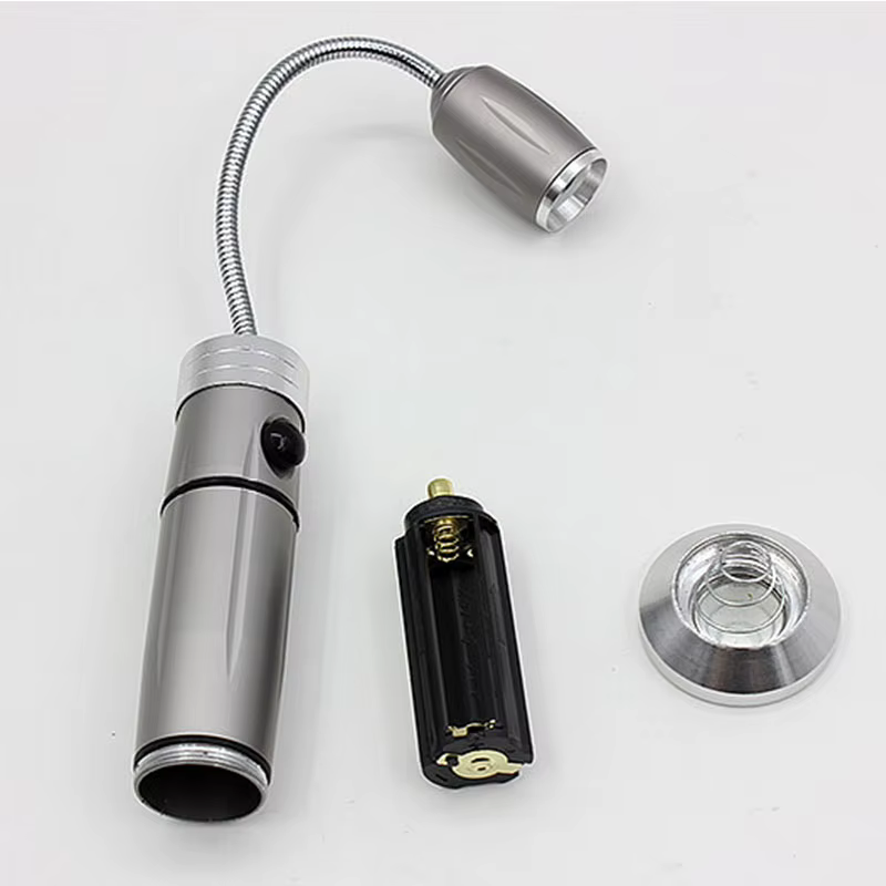 Lampe de poche LED pour barbecue d'extérieur, Zoomable, Super lumineuse, réglable à 360 degrés °   Torche de travail d'urgence de camping avec base magnétique