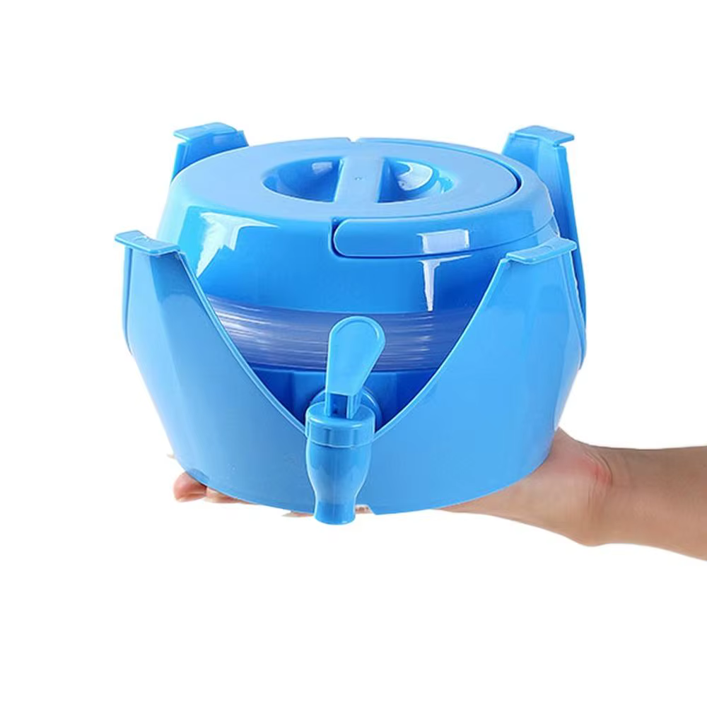 Récipient à eau pliable avec poignée