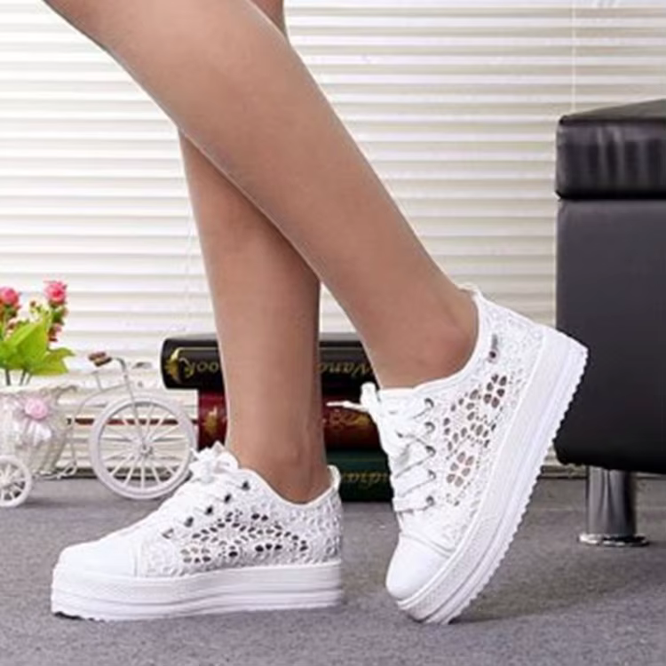 Baskets en toile de dentelle blanche pour femmes, chaussures d'été décontractées à la mode, baskets respirantes à semelle épaisse
