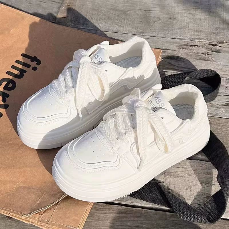 Chaussures Scolaires Blanches pour Petites Filles 2026 Nouvelle Collection Automne Baskets Décontractées à Plateforme pour Enfants Semelle Souple Confort Polyvalent Entraîneurs Pieds Nus