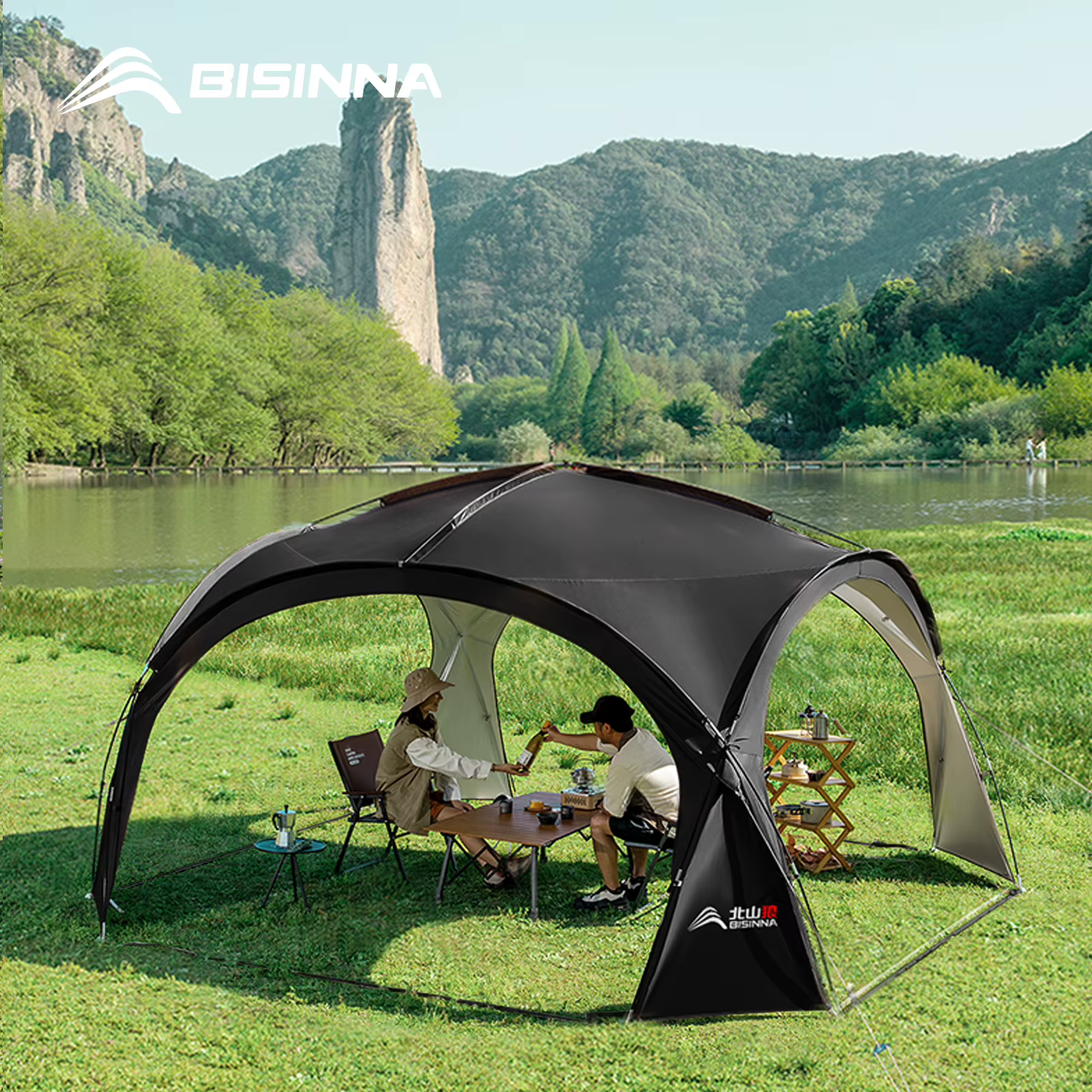 Grande tente bretonne de camping en plein air